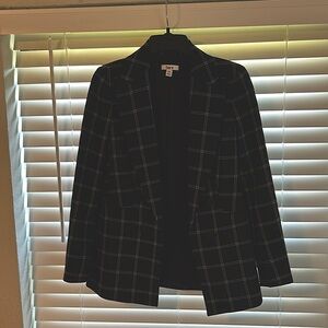 Bar III black and white blazer. Perfect to wear to the office or casually.